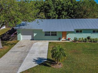 638 Lake Dr, Sebastian, FL 32958