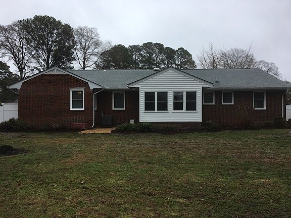 3rd image of 3304 Camellia Dr