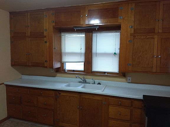 5th image of 215 N Reno Ave