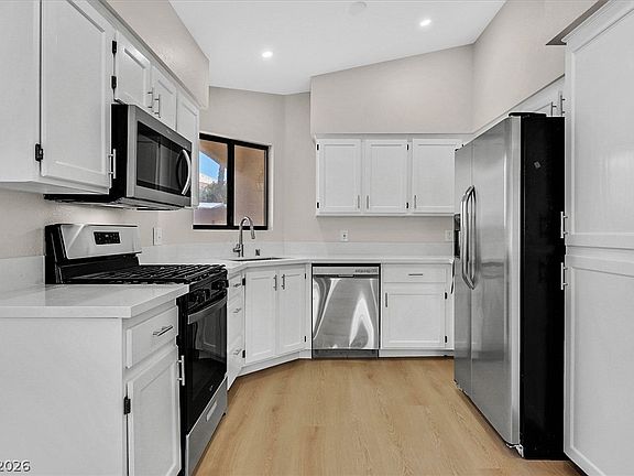 2nd image of 370 Lander Dr