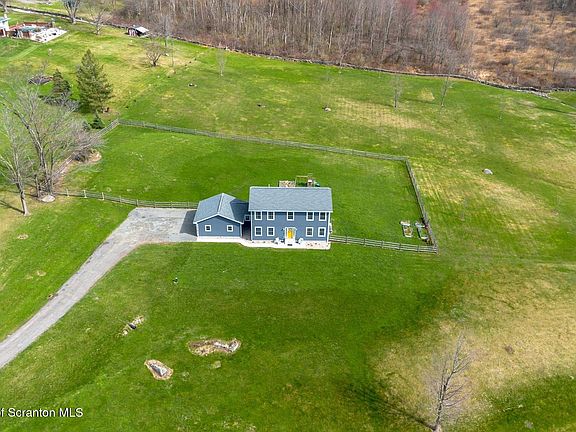 4th image of 8 Stone Creek Ln