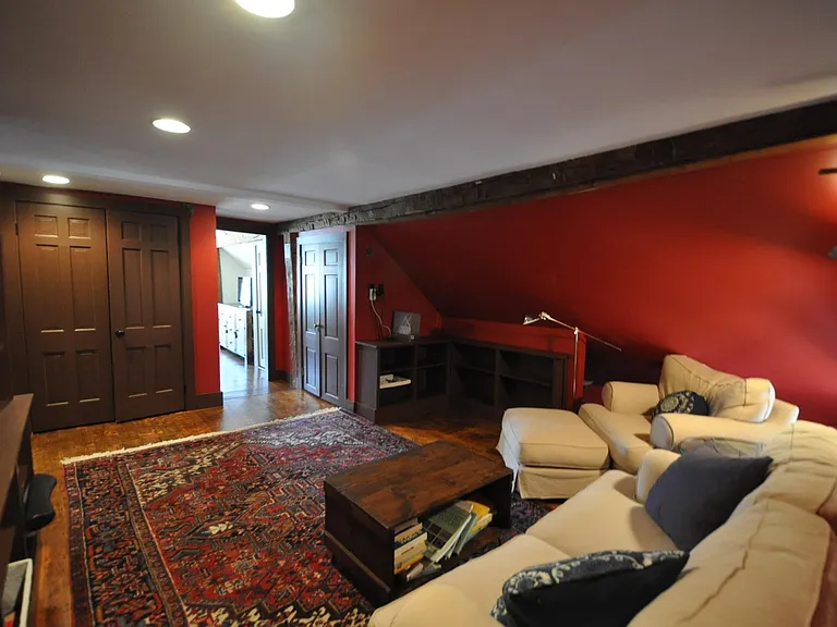 7190 Main St — Photo 34
