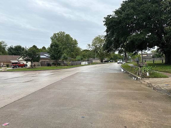 4th image of 2020 Wilshire Park Dr