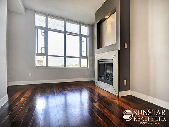 3rd image of 3228 Tupper St #605