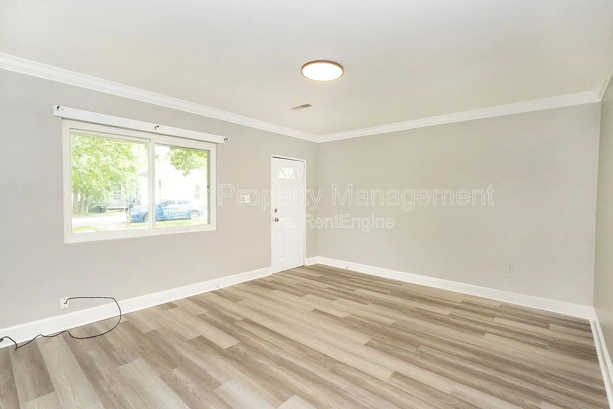 Building Photo - 1301 N Orchard Knob Ave