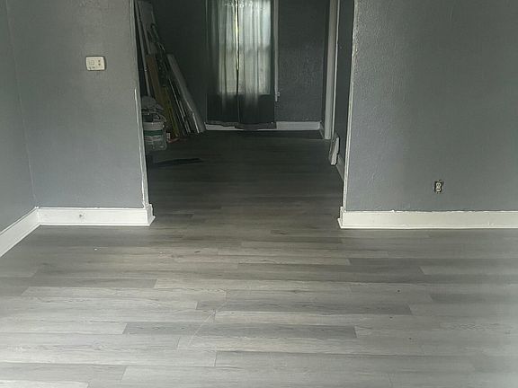 4th image of 1715 Oakwood Ave