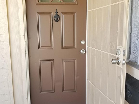 2nd image of 10009 W Lakeview Cir N