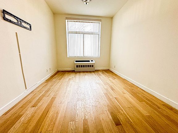 5th image of 143-20 Hoover Ave #1