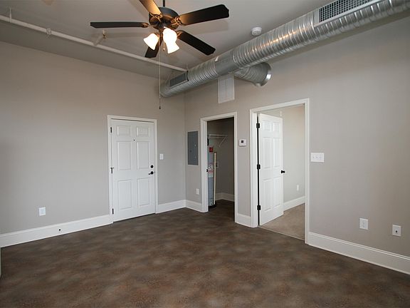 2nd image of 249 Magnolia St APT 306