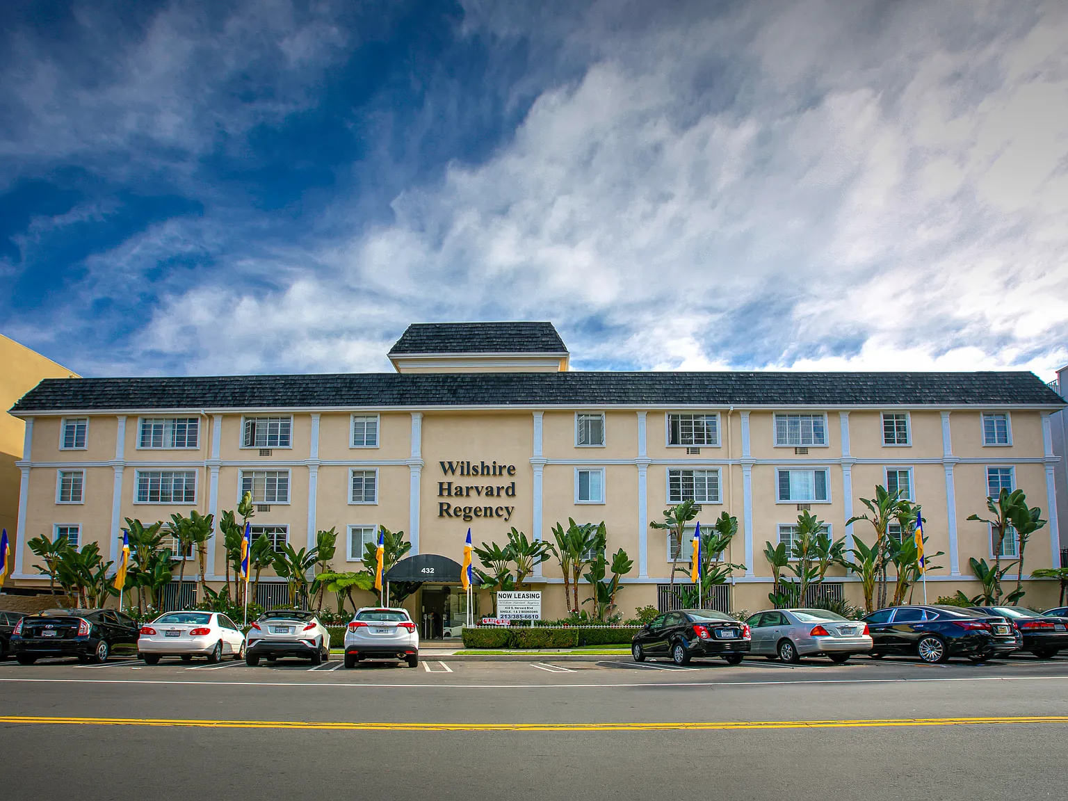 Wilshire Harvard Regency — Photo 2
