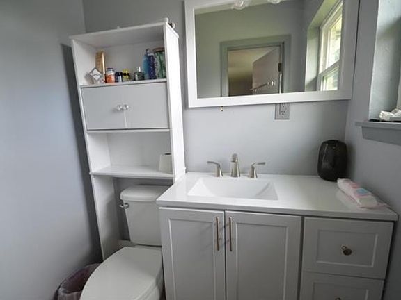 5th image of 324 Paulette St