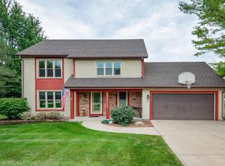 S20W27463 Fenway Dr N, Waukesha, WI 53188