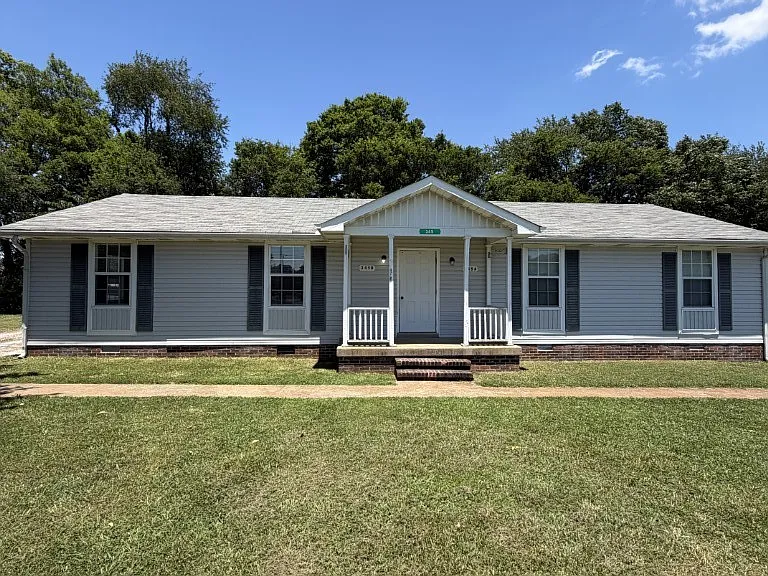 345 Creekwood Ct #B — Photo 1