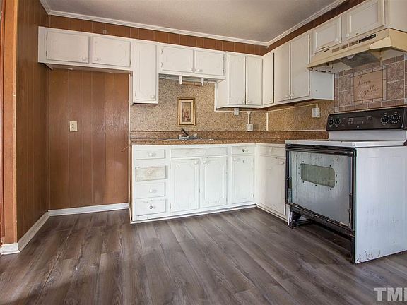 5th image of 112 Frost St