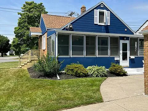 3 Roxborough Ave — Photo 2