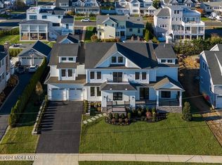 13 Anderson St, Monmouth Beach, NJ 07750