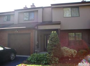 111 Timber Ridge Dr, Holbrook, NY 11741