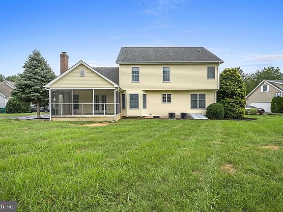 3rd image of 22 Dimondi Ct