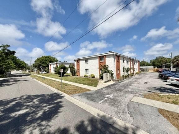 2nd image of 4725 39th Ave N APT 211