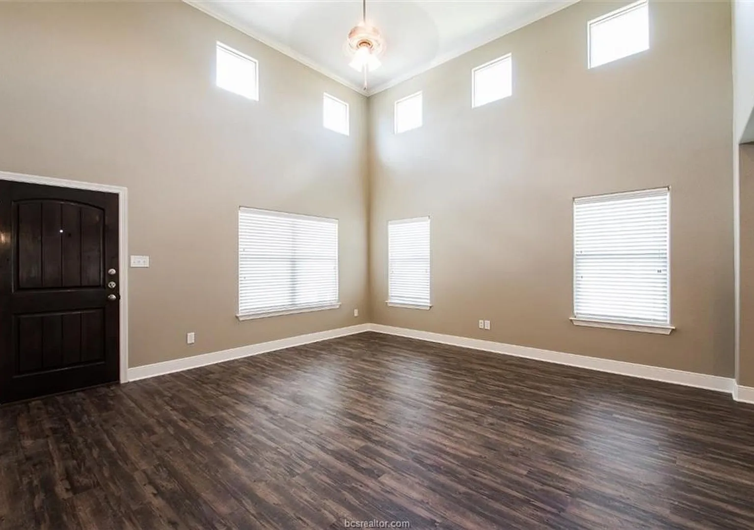 403 Fairway — Photo 4