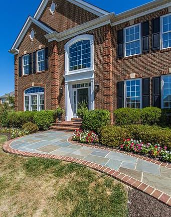 4th image of 302 Glenbrook Dr