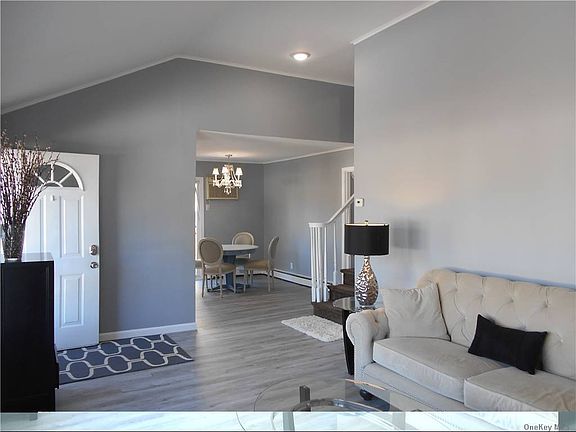 4th image of 46 Oakley Dr