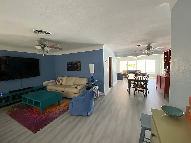 2560 E Vina Del Mar Blvd — Photo 5