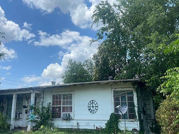 2nd image of 203 Sheila Dr