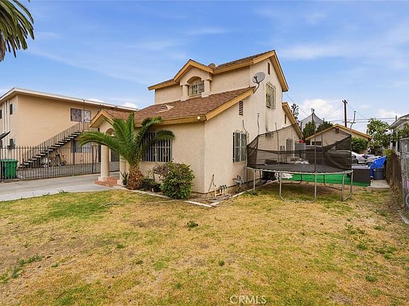 3rd image of 725 E 40th Pl