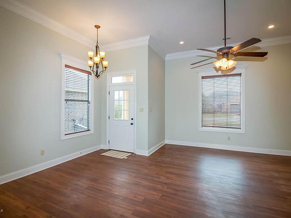 5th image of 126 Legend Creek Dr