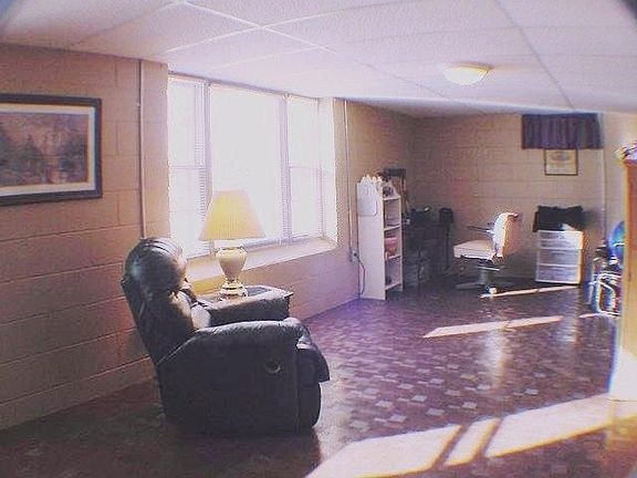 4th image of 2401 S Heights Dr NW