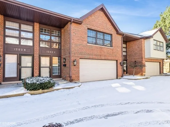 1202 Pine St APT C, Glenview, IL 60025