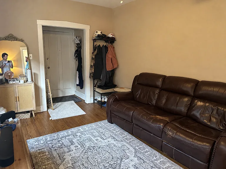 1214 N Wolcott Ave #1R — Photo 2
