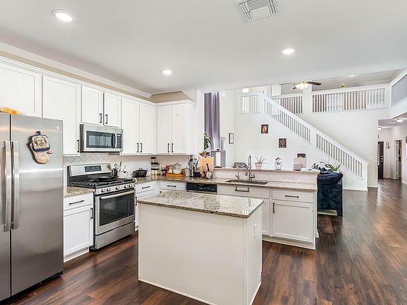 3rd image of 8915 PEMBRIDGE WAY