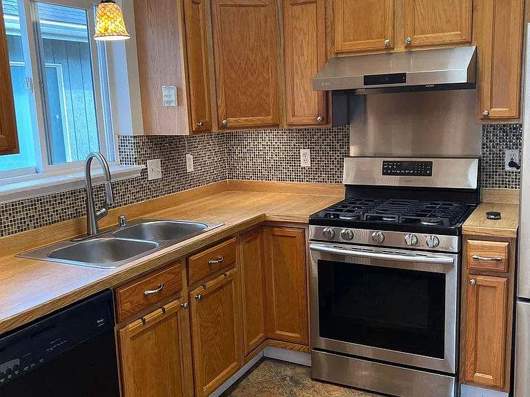 1810 Colony Pl — Photo 18