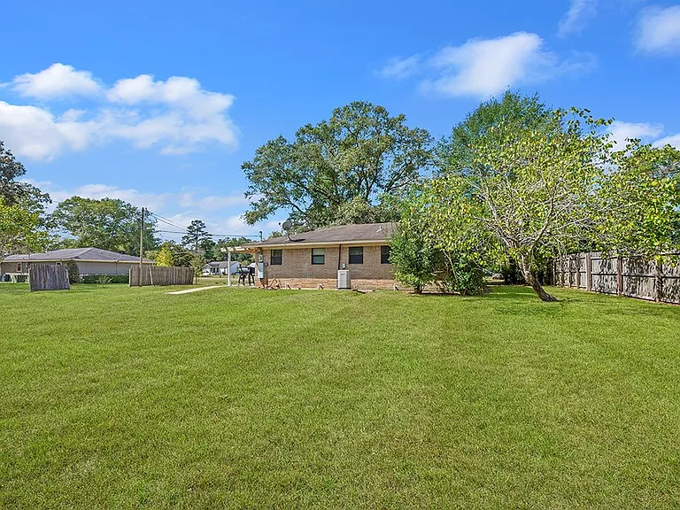 9438 FM 777 — Photo 24