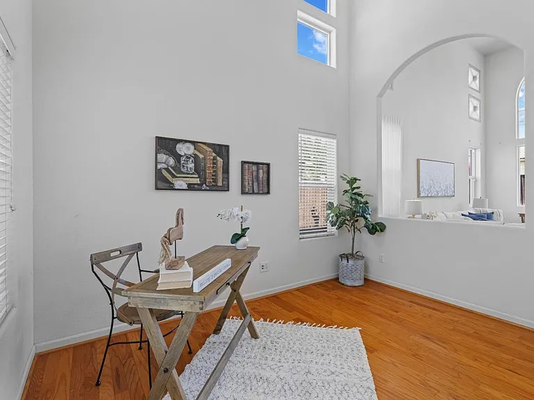 1515 Dovetail Way — Photo 2