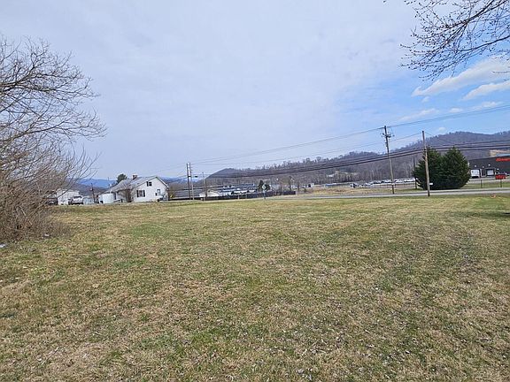 3rd image of Stateline Rd