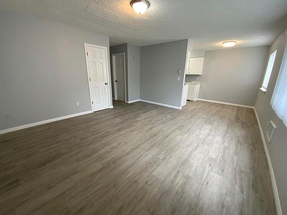 2nd image of 911 S Pacific Ave APT 2