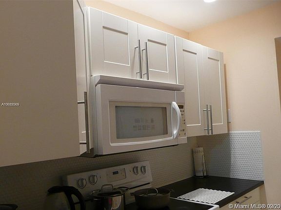 4th image of 17620 Atlantic Blvd APT 212
