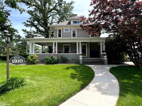 909 S 5th Ave W, Newton, IA 50208