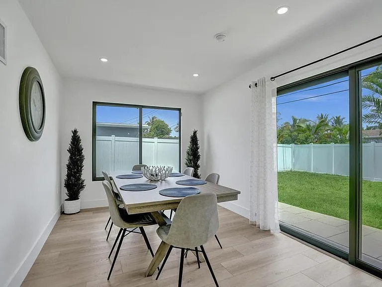 1001 SE 13th Ct — Photo 42