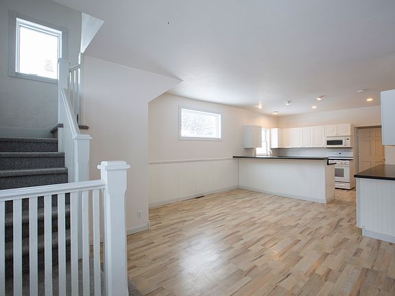 Front Unit Kitchen/Family