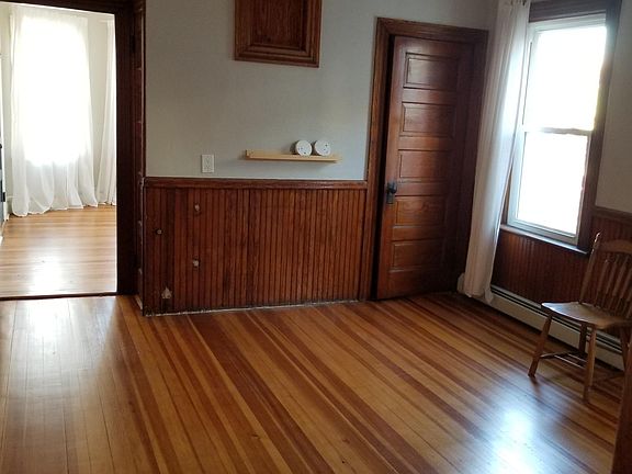 5th image of 59 Woodbine St