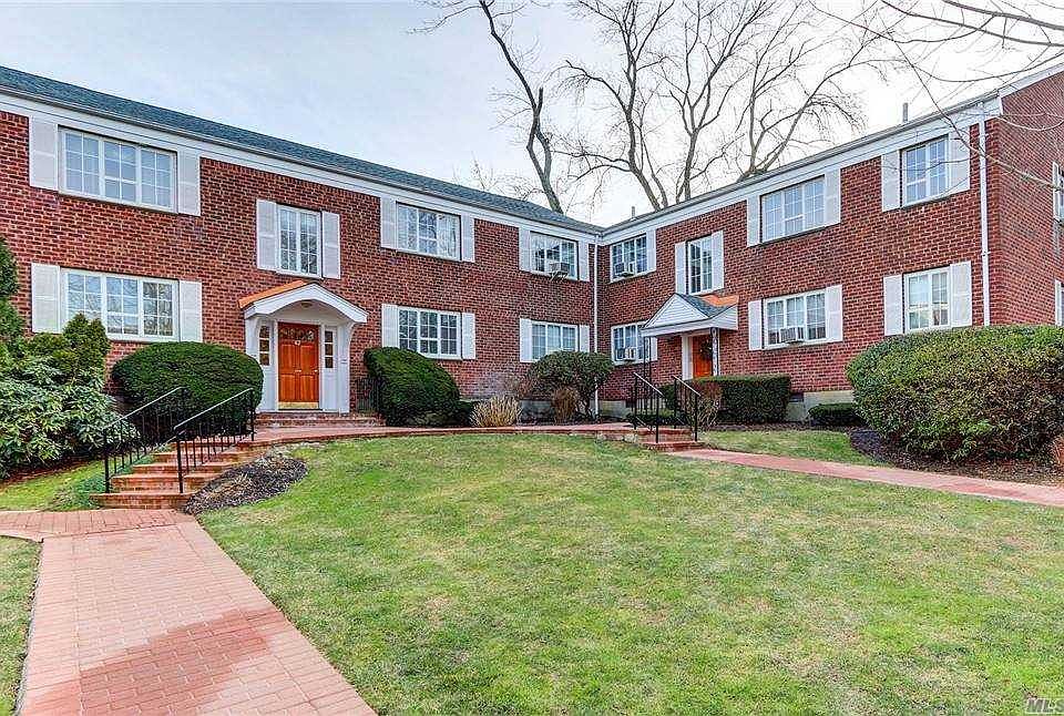 44 Nathan Hale Dr Huntington NY Zillow