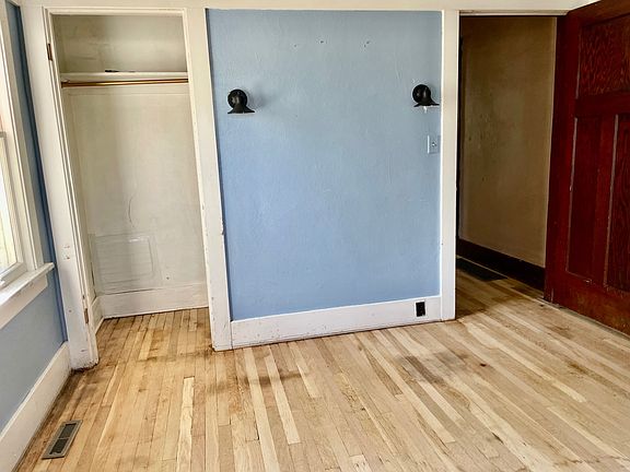 5th image of 107 N Main St