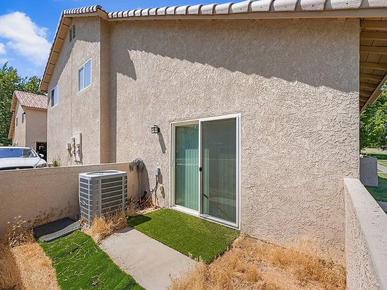 1648 Cactus Dr #D — Photo 30