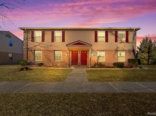 112 Princeton Dr, South Lyon, MI 48178
