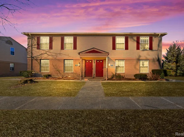 112 Princeton Dr, South Lyon, MI 48178