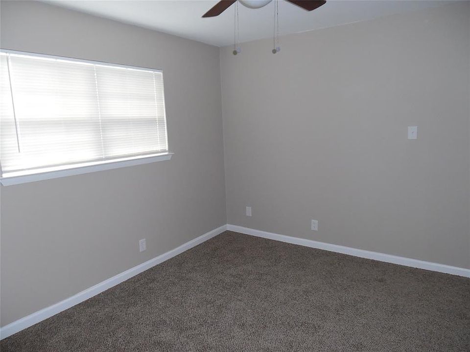 1st image of 4920 Cummings Dr E